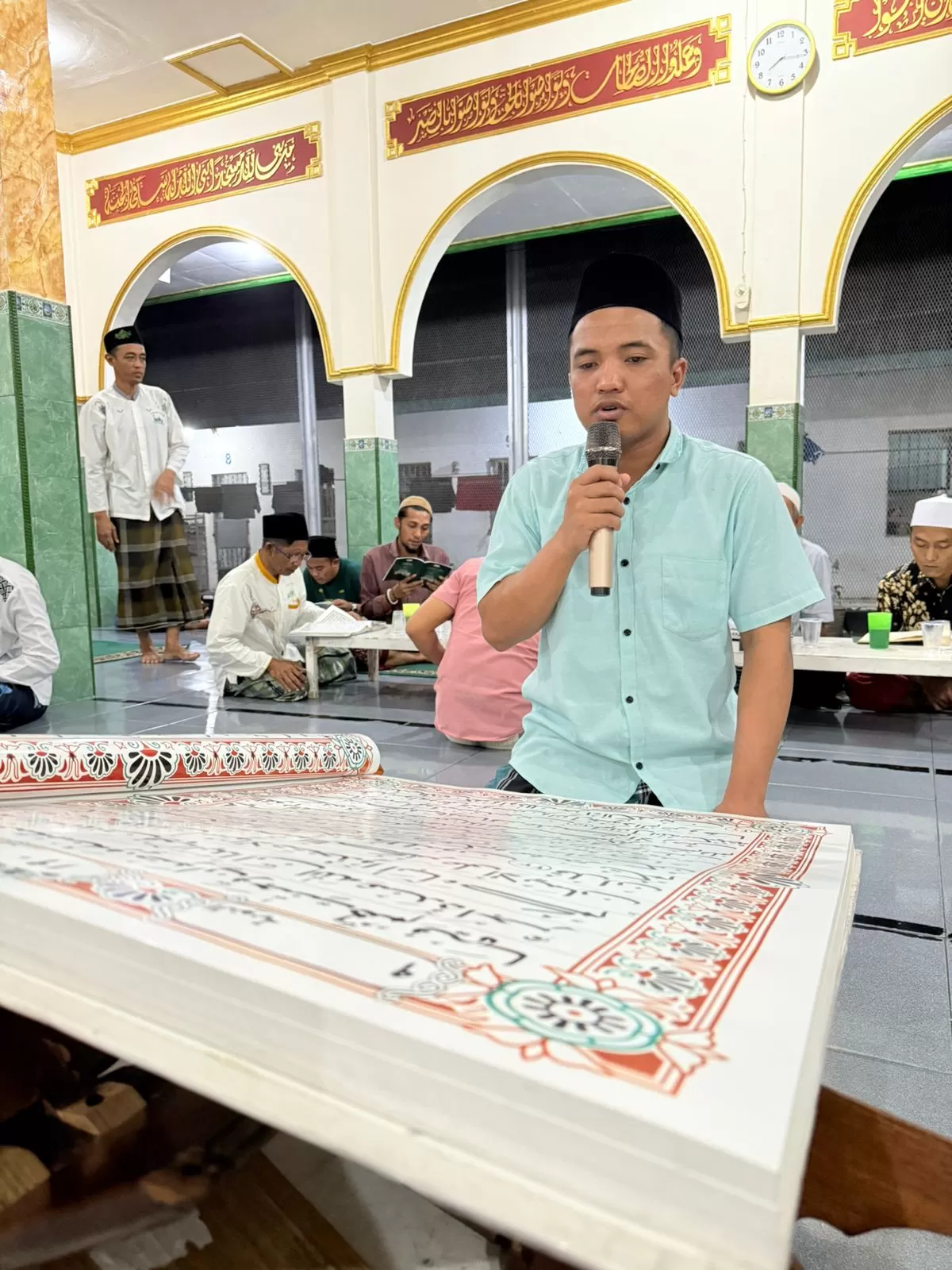 Warga Binaan Lapas Banyuwangi Rampungkan Al-Qur'an Raksasa, Kini Digunakan Rutin untuk Tadarus