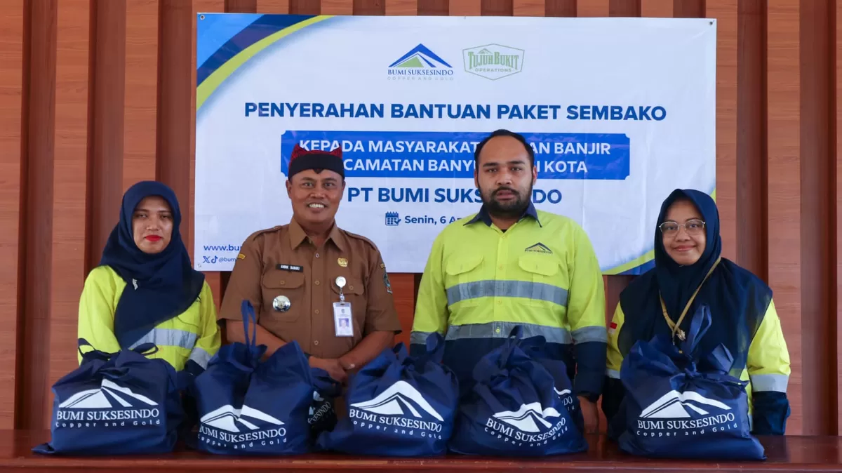 PT BSI Salurkan Bantuan Sembako untuk Warga Terdampak Banjir di Banyuwangi Kota