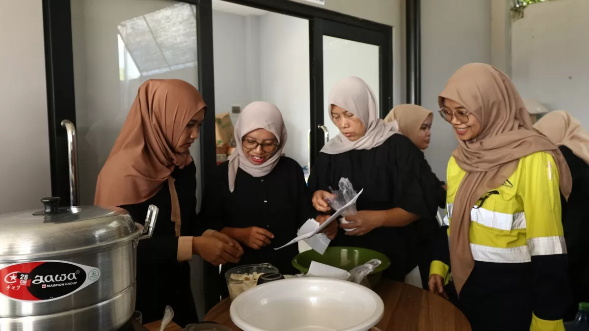 Semangat Emak-Emak Bangun Usaha, PT BSI dan BPVP Banyuwangi Beri Pelatihan UMKM