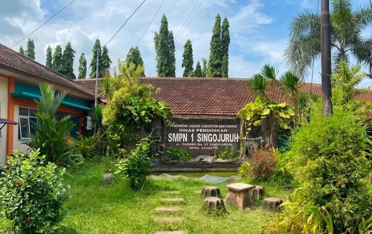 Kepala SMPN 1 Singojuruh Tegaskan Seragam Tidak Wajib Beli di Koperasi, Orang Tua Bebas Pilih