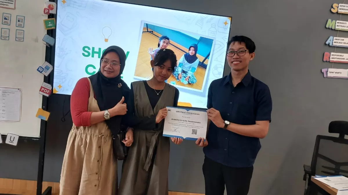 Penuh Haru, 175 Siswa Rumah Pintar PT BSI Banyuwangi Tunjukkan Skill Inggris dan IT Saat Wisuda Perdana
