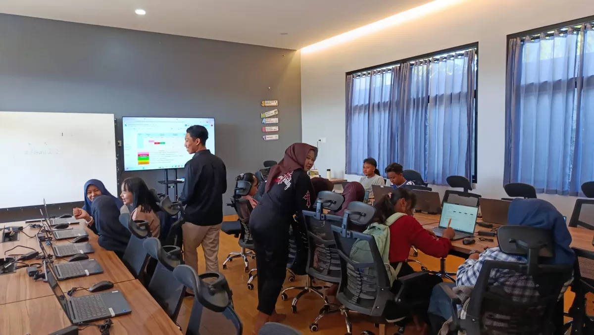 Seru dan Penuh Tawa, MPLS Rumah Pintar PT BSI Banyuwangi Bangun Semangat Belajar 235 Siswa Beasiswa