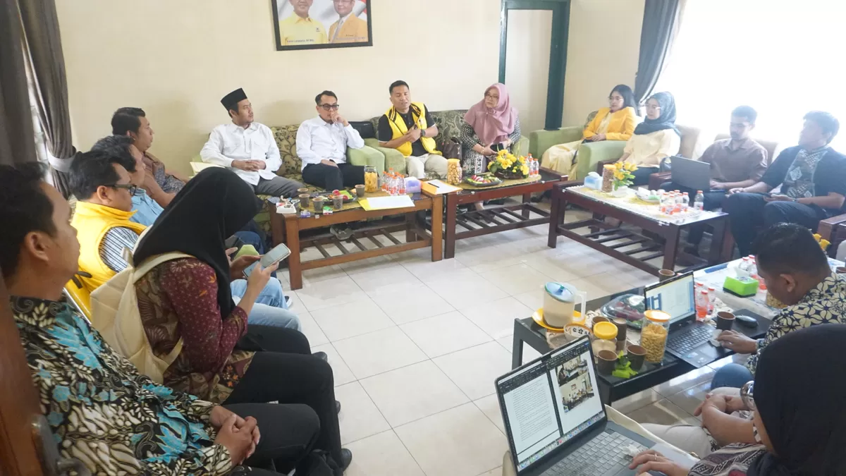 Bawaslu Banyuwangi Awasi Verifikasi Faktual Pemutakhiran Data Partai Dpd Golkar  Banyuwangi 