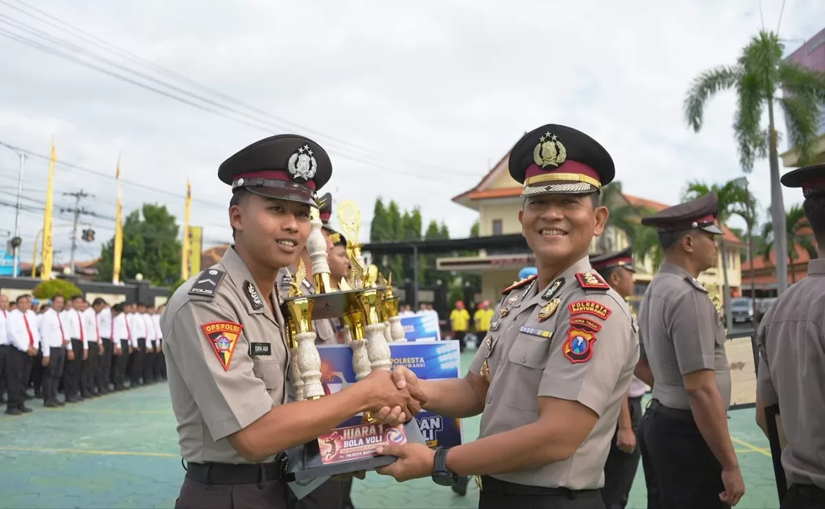 Polresta Banyuwangi Berikan Penghargaan Juara Lomba Hari Bhayangkara ke-80, Wujud Apresiasi atas Sportivitas dan Soliditas Personel