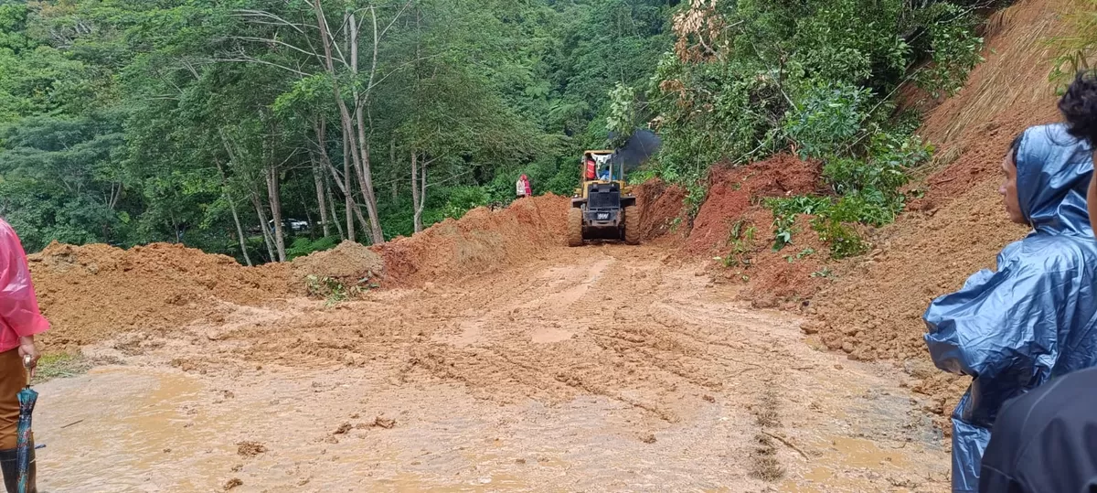 Longsor Tutup Jalur Nasional Ruteng-Reo, Pemkab Manggarai Bergerak Cepat Pulihkan Akses