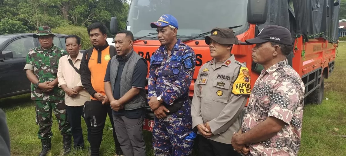 Bupati Manggarai memantau langsung pencarian korban anak SMP yang tenggelam di air Terjun Tiwu Pai Desa To'e. 