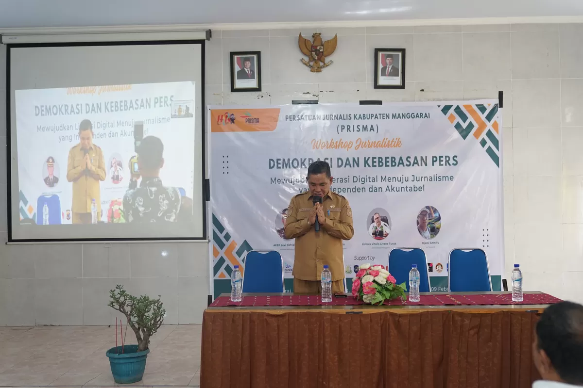 Wakil Bupati Manggarai, Fabianus Abu saat memberikan sambutan dalam kegiatan workshop peringatan Hari Pers Nasional 2026. (Gordi Jamat)