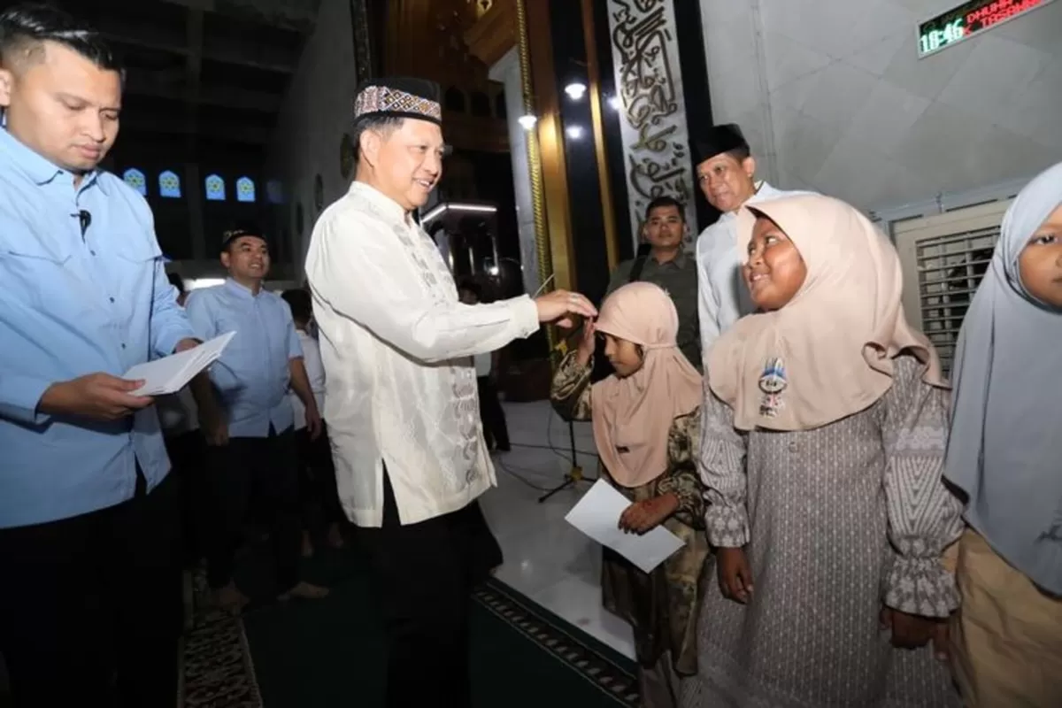 Tito Karnavian Serahkan Bantuan dan Buka Puasa Bersama Warga Lhokseumawe