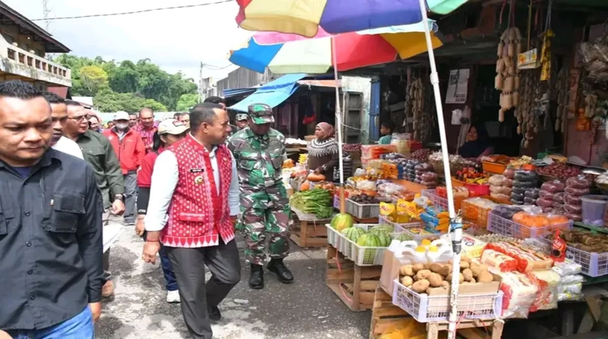 Turun Langsung ke Pasar, Bupati Manggarai Pimpin Sidak Pangan dan Warning Tegas Mafia Harga