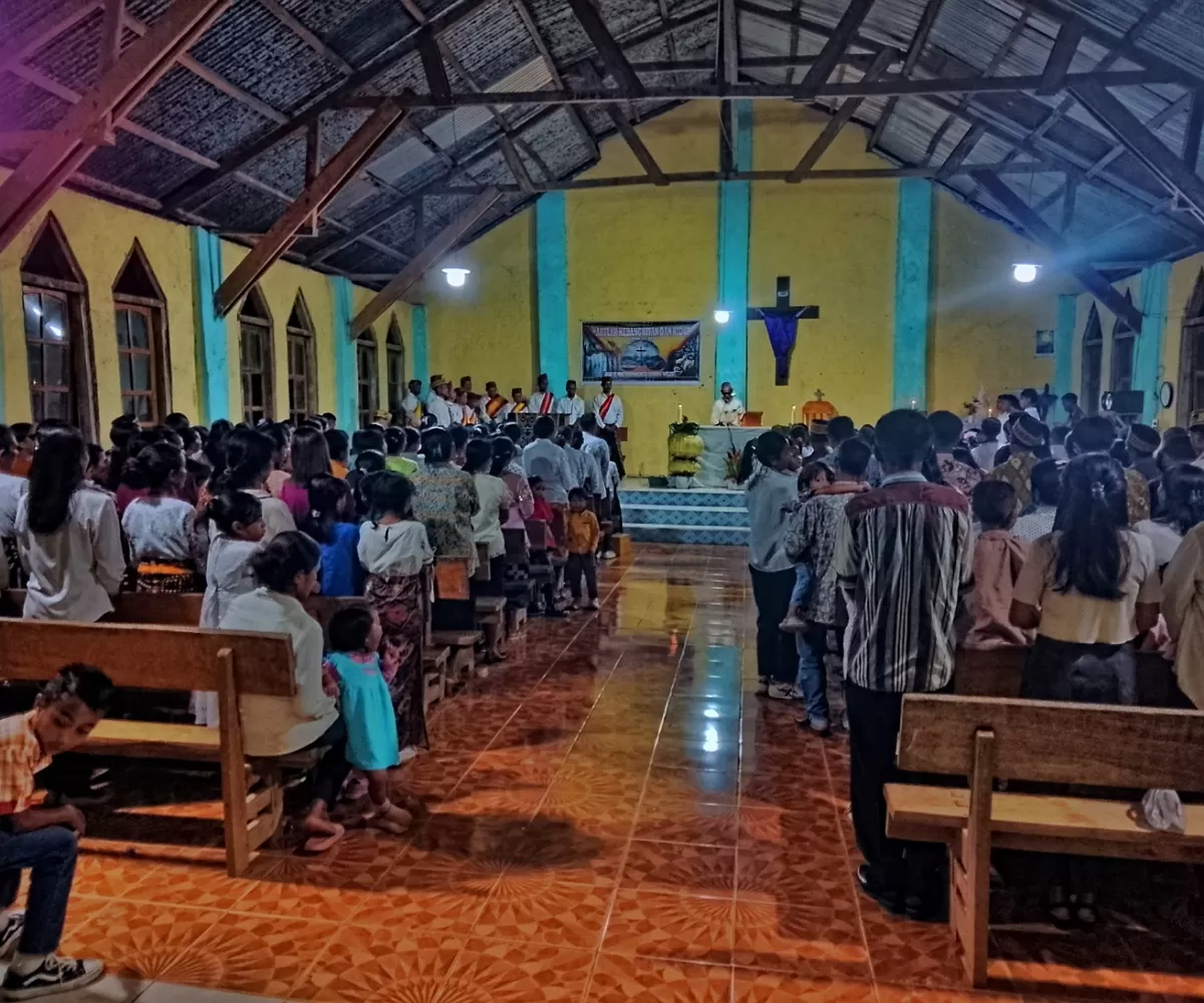 Suasana Kamis Putih di Kapela Gorong, Stasi St. Yosef Freinademetz, Paroki Elar (Foto: Nana Jhi Serlenso)
