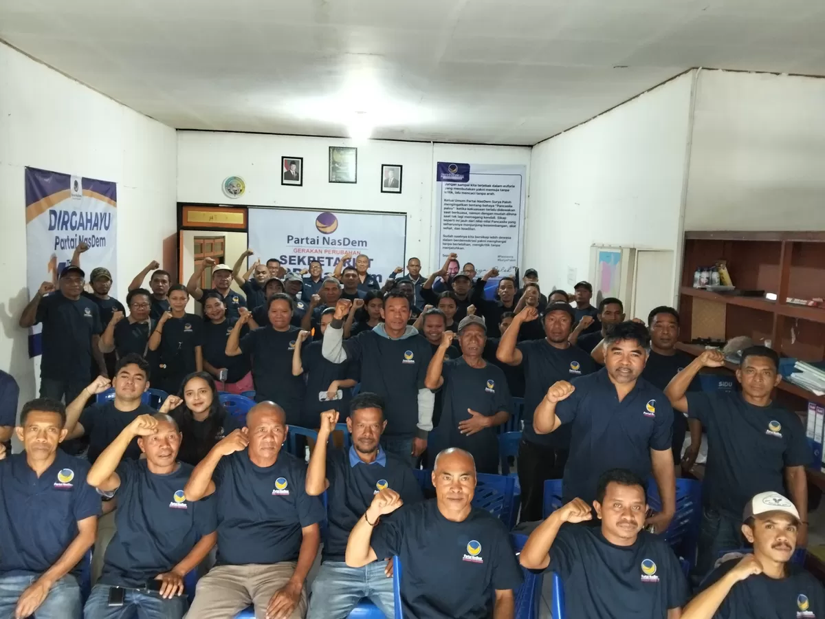 Kader Partai NasDem Manggarai saat menyampaikan pernyataan sikap  (Foto : Adeputra Moses/Ekora NTT)