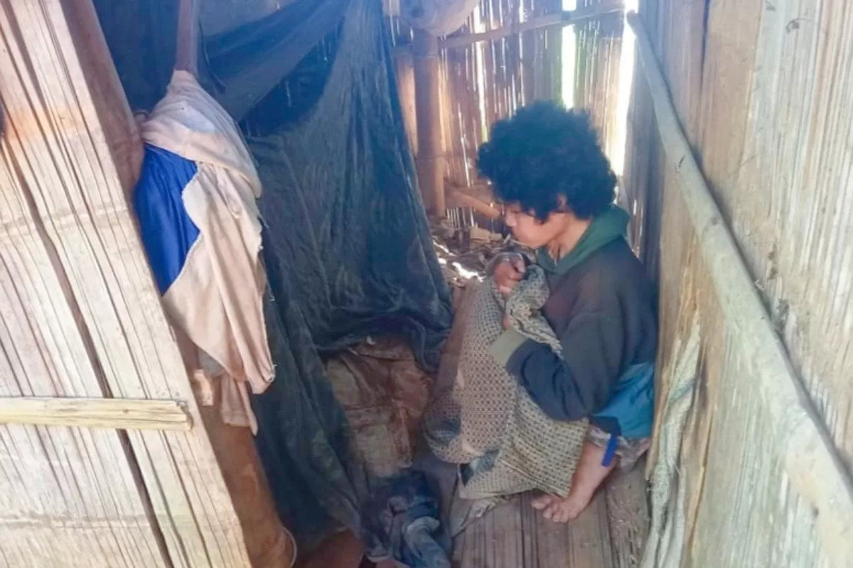 Olivia Piang (34), warga Kampung Naju, Desa Teno Mese, Kecamatan Elar Selatan, Kabupaten Manggarai Timur yang lumpuh dan tinggal di gubuk reyot (Foto: Dok. WAPSN)
