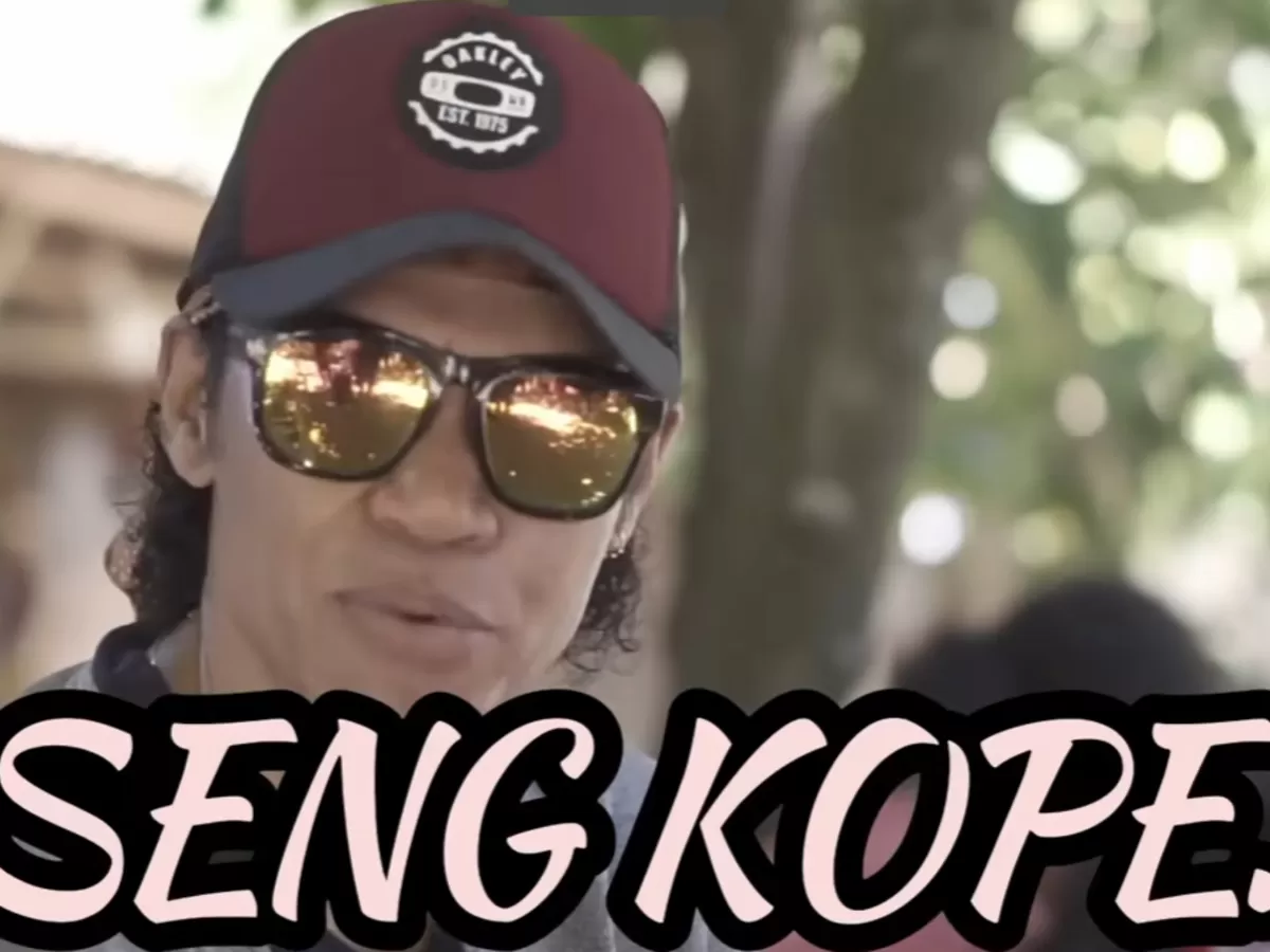 Industri musik Indonesia Timur kembali diramaikan dengan kehadiran lagu terbaru berjudul &ldquo;SENG KOPE (Uang Parang/Uang Seribu)&rdquo;. (Dony Ambang/ss youtube @Eka Kristian Tanker)