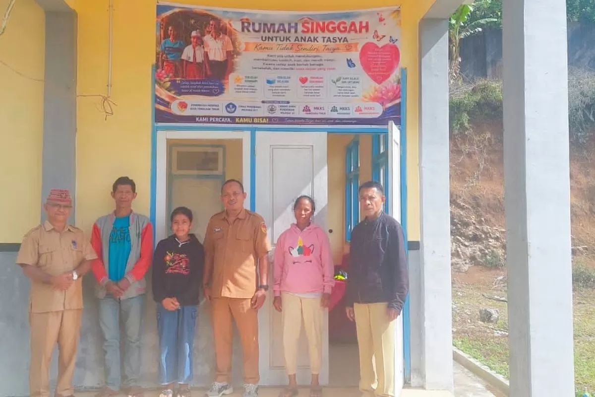 NTL bersama keluarga di terima di rumah singgah oleh pengurus MKKS SMA Manggarai  (Foto: Dok. E. J)