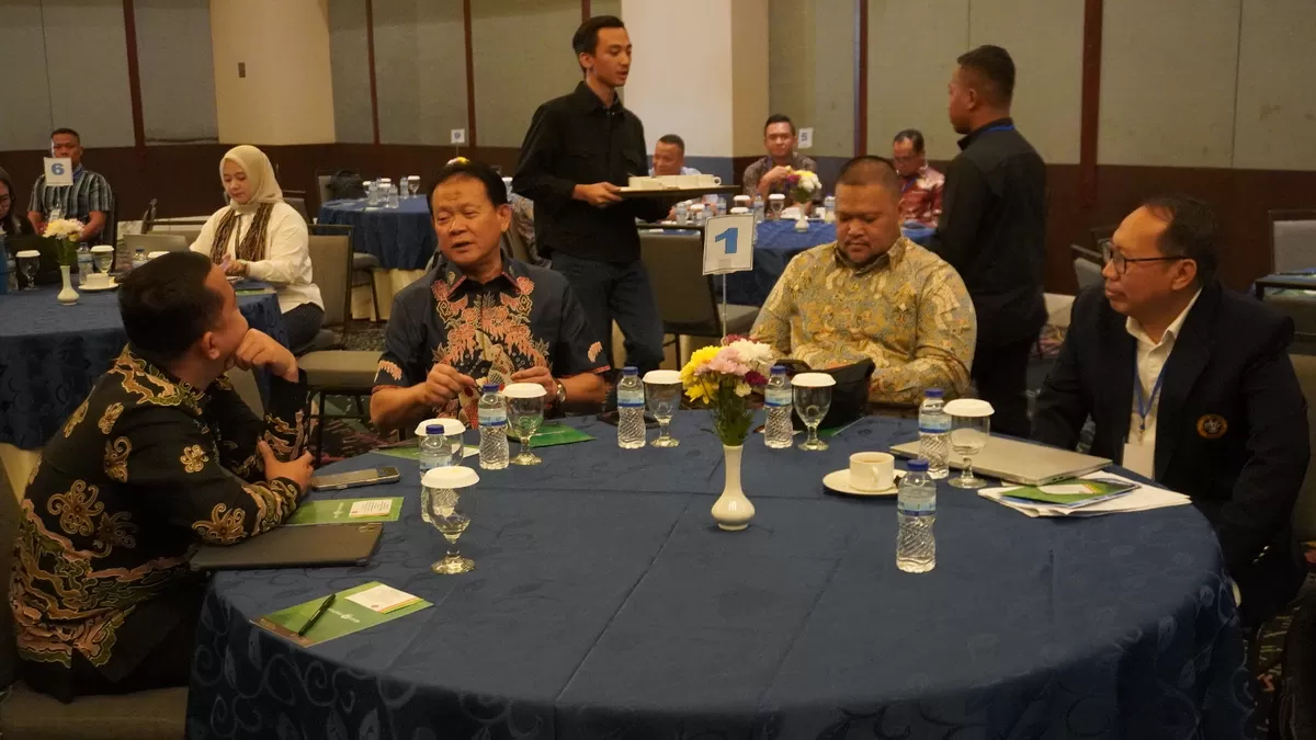Tenaga Ahli Utama Kantor Staf Presiden, Febriyantoro Martadikrama; Anggota Komisi IV DPR RI sekaligus Guru Besar FPIK IPB University, Prof. Dr. Ir. Rokhmin Dahuri, M.S.; Dekan Fakultas Perikanan IPB, Dr. Baginer Suban, S.Pi., M.Si dan  Direktur Jenderal Perikanan Budidaya KKP, Tb Haeru Rahayu. (Foto: Dok. MKI)