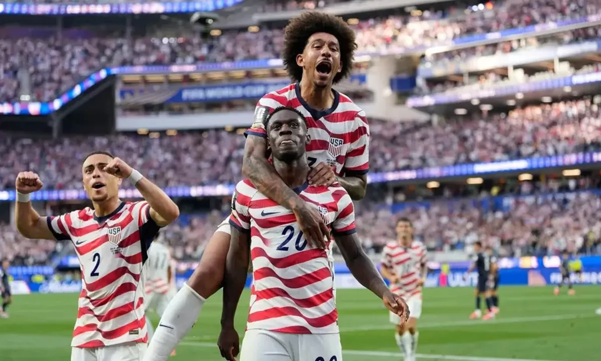Pemain Amerika Serikat saat merayakan gol Balogun (20) ke gawang Paraguay (Foto:FIFA)