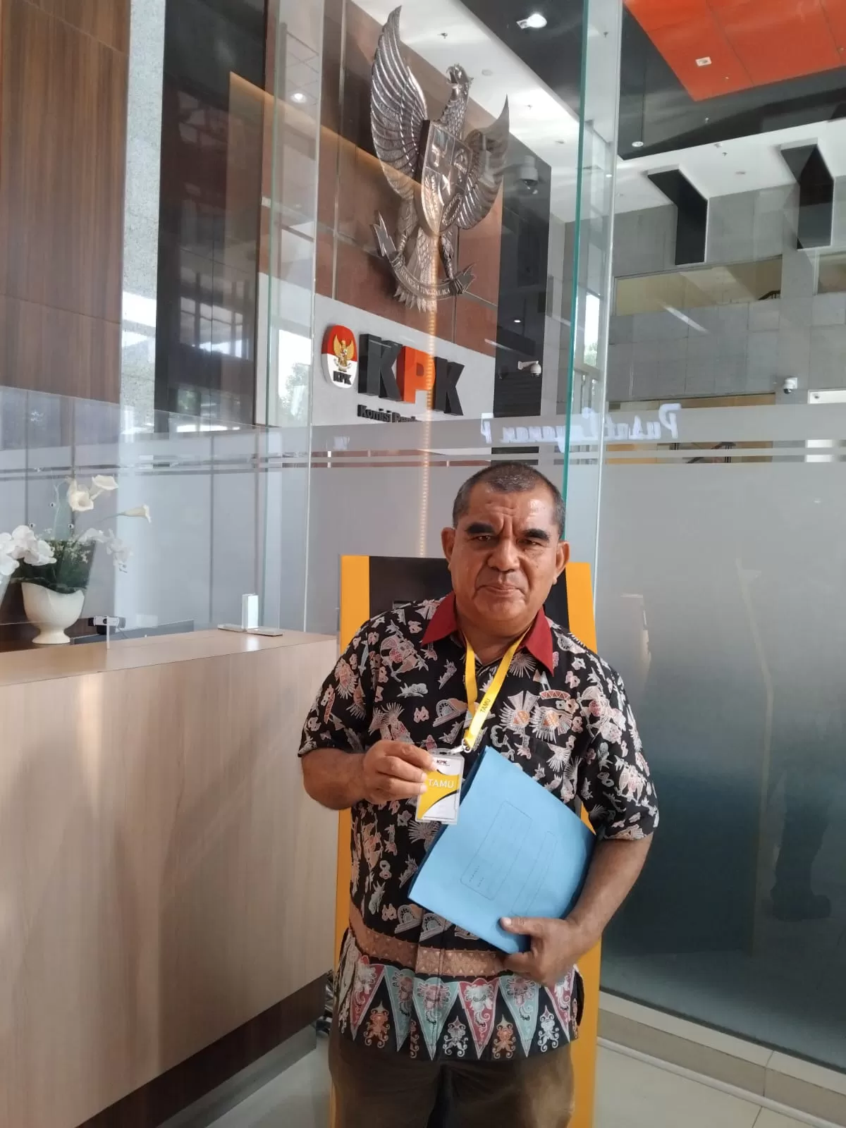Ketua Kompak Indonesia, Gabriel Goa saat berada di Gedung KPK-R. I (Istimewa)