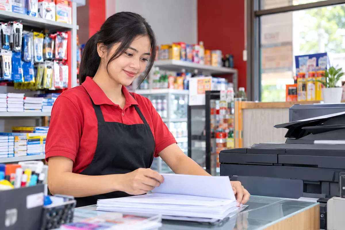 Toko Erlanggah Ruteng membuka lowongan kerja karyawan perempuan. Pelamar berpengalaman fotokopi diutamakan. Simak syarat dan cara melamarnya
