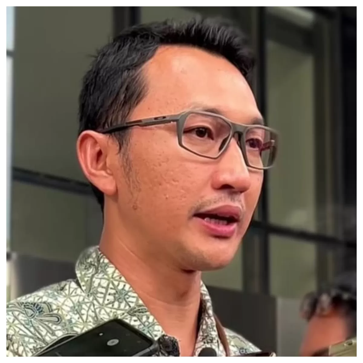 Juru Bicara KPK, Budi Prasetyo mengungkapkan telah ada tersangka yang ditetapkan dalam OTT Bupati Klaten.  (Instagram/official.kpk)