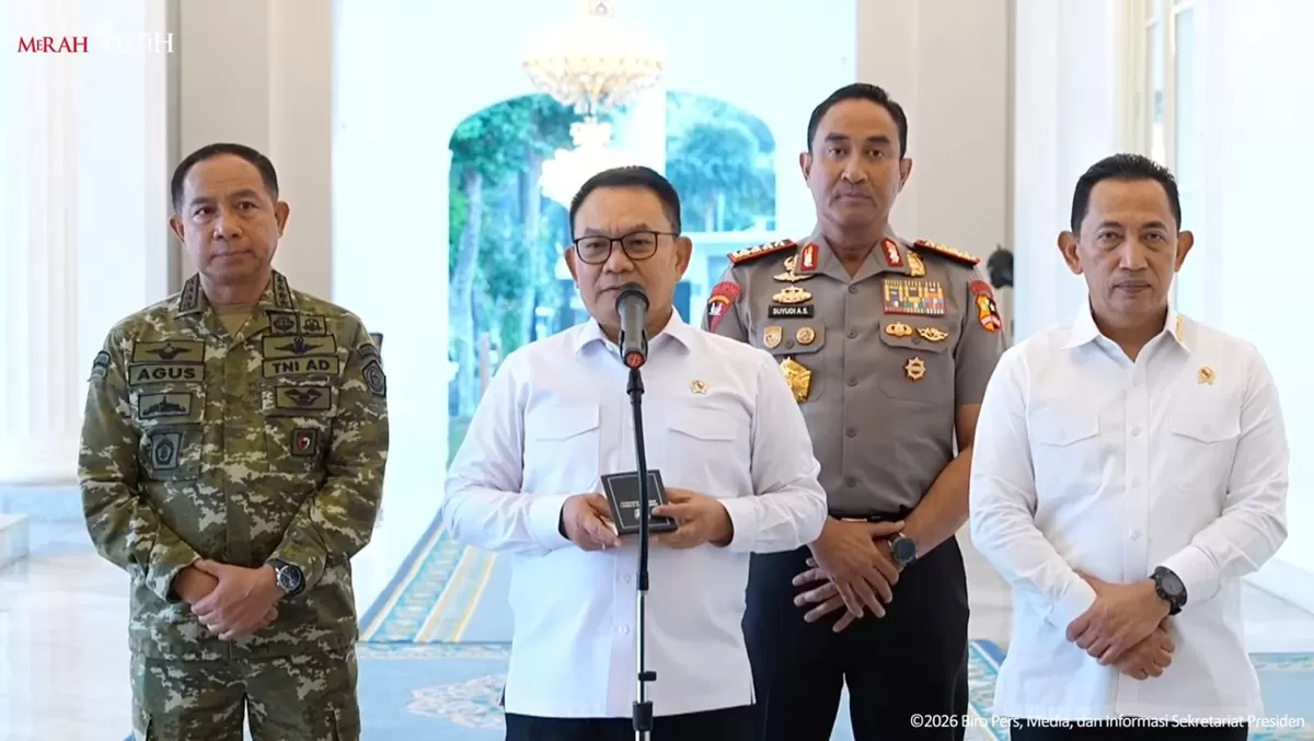 Menko Polkam Dudung Abdurachman saat menyampaikan keterangan kepada wartawan mengenai penanganan karhutla di Istana Merdeka, Jakarta, Senin, 19 Oktober 2026.  (Foto: YouTube Sekretariat Presiden)