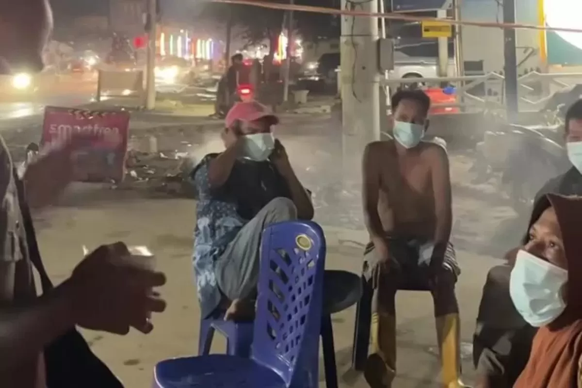 Sejumlah warga di Aceh Tamiang mengaku bahwa saat ini mereka masih kekurangan bantuan untuk air minum - WartaPesona.com (Rona Jateng)