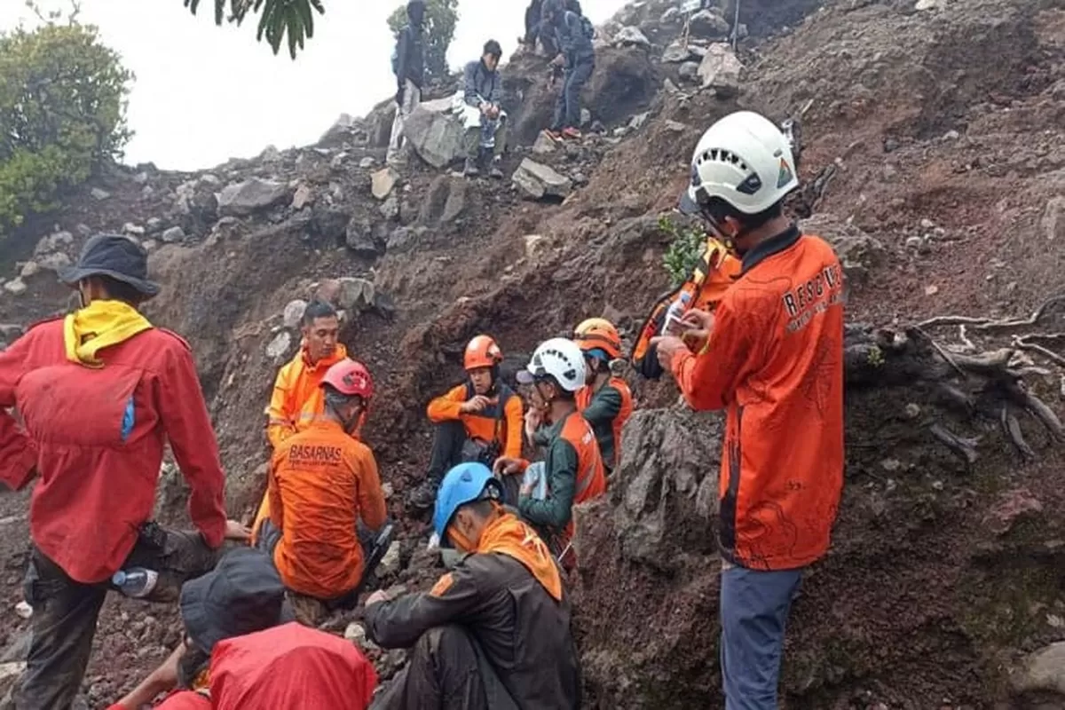 70 Personel Tim SAR dan Relawan Diturunkan, Pencarian Pendaki Hilang di Gunung Slamet Diperpanjang Dua Hari - WartaPesona.com (TIMES Jateng)