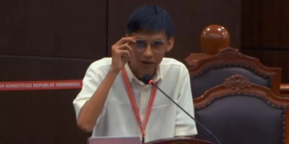 Lagu Oemar Bakri Bergema di Sidang MK, Uang Pensiun Pejabat DPR Dinilai Ciptakan Ketimpangan Nyata bagi Warga RI - WartaPesona.com (getnews)