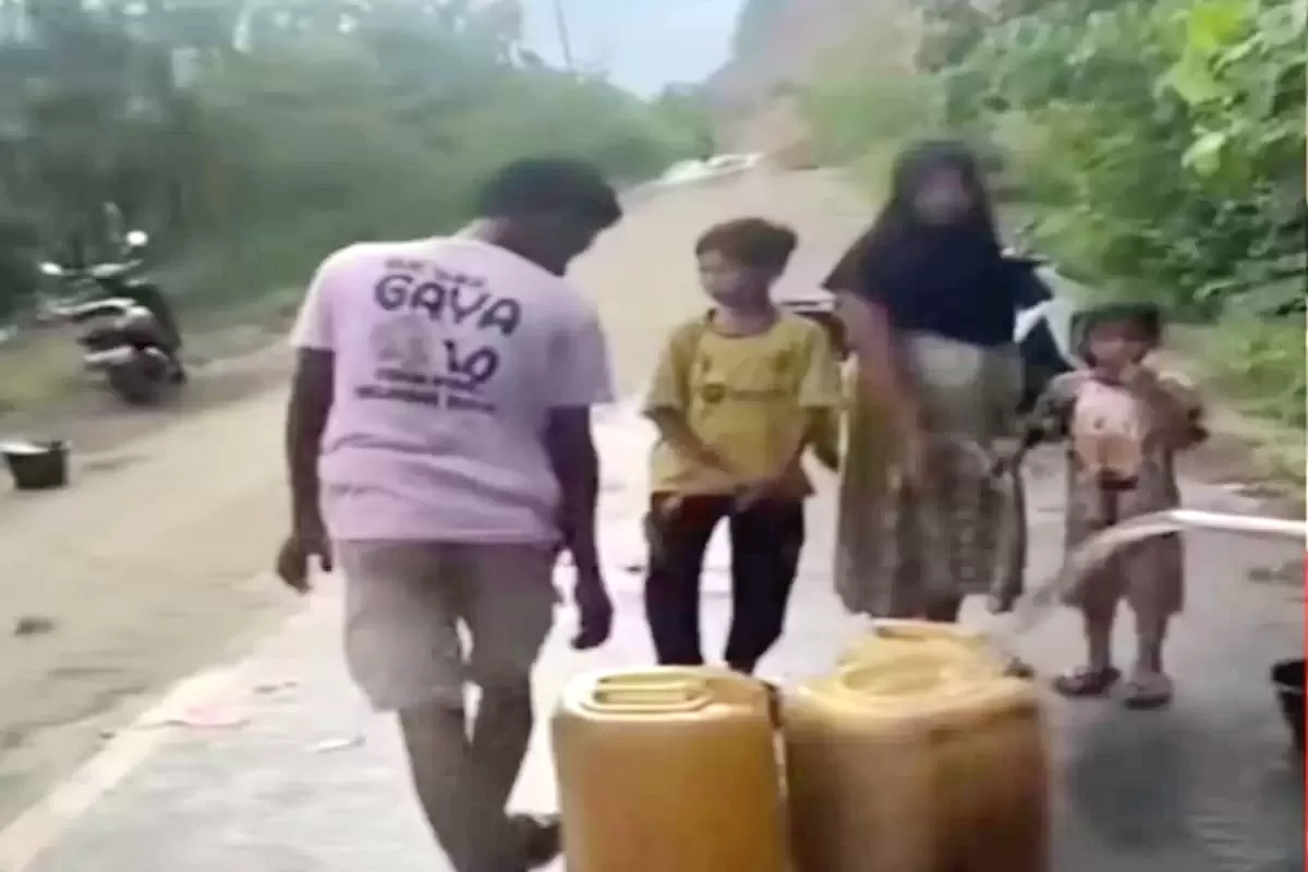 Warga Samar Kilang di Kecamatan Syiah Utama, Bener Meriah, Aceh, kini mengalami kesulitan air bersih untuk keperluan sehari-hari - WartaPesona.com (Signal24)