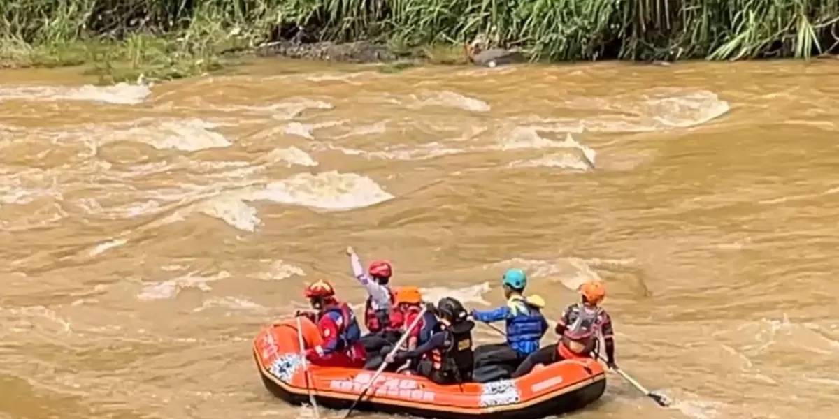 Pencarian siswa SMKN 1 Ciomas yang melompat ke Sungai Cisadane, Bogor - WartaPesona.com (Metro Bogor)