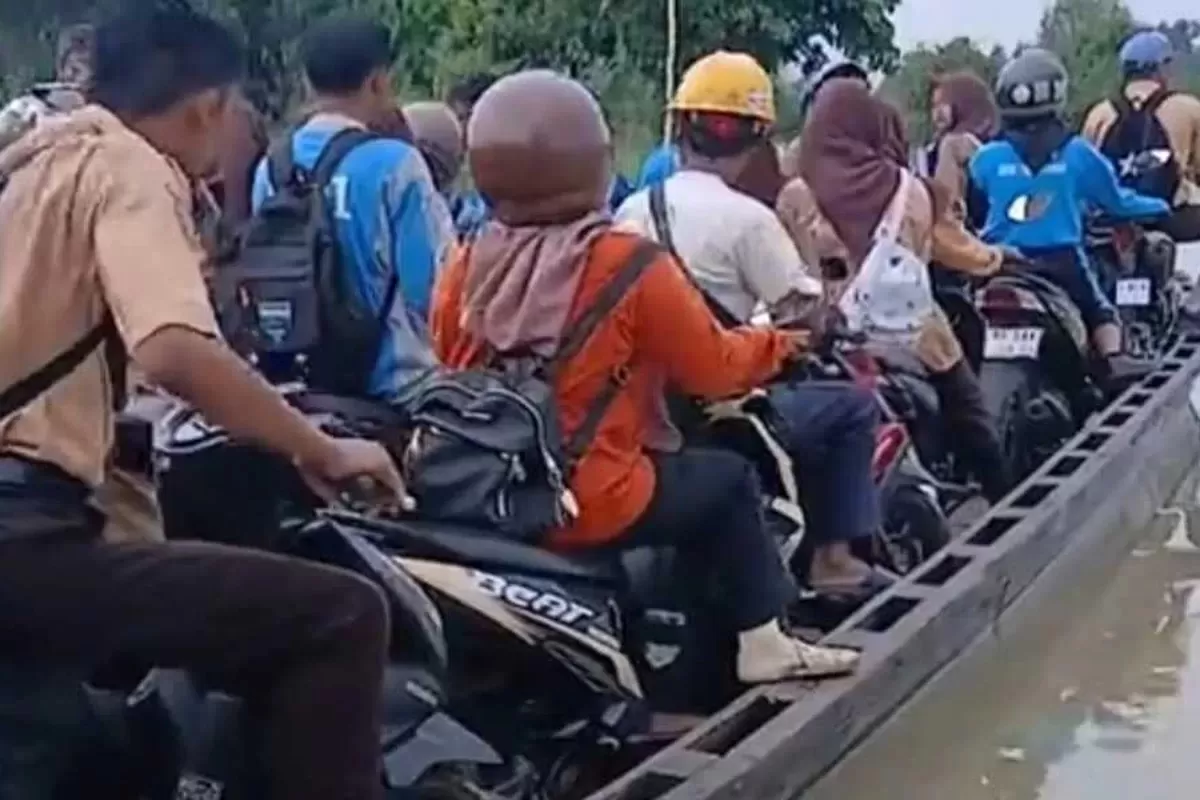 Kondisi memprihatinkan akses penyeberangan di Desa Kali Pasir, Way Bungur, Lampung Timur - WartaPesona.com (Medius News)