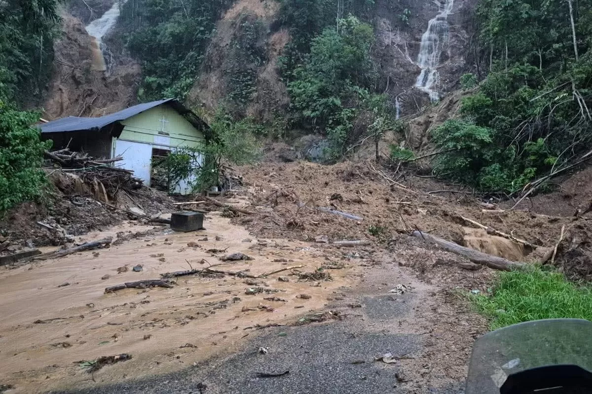 Belum 3 Bulan usai Bencana di 2025, Bupati Tapteng Kini Ungkap Wilayahnya Kembali Dilanda Banjir dan Longsor - WartaPesona.com (KOMPAS.com)