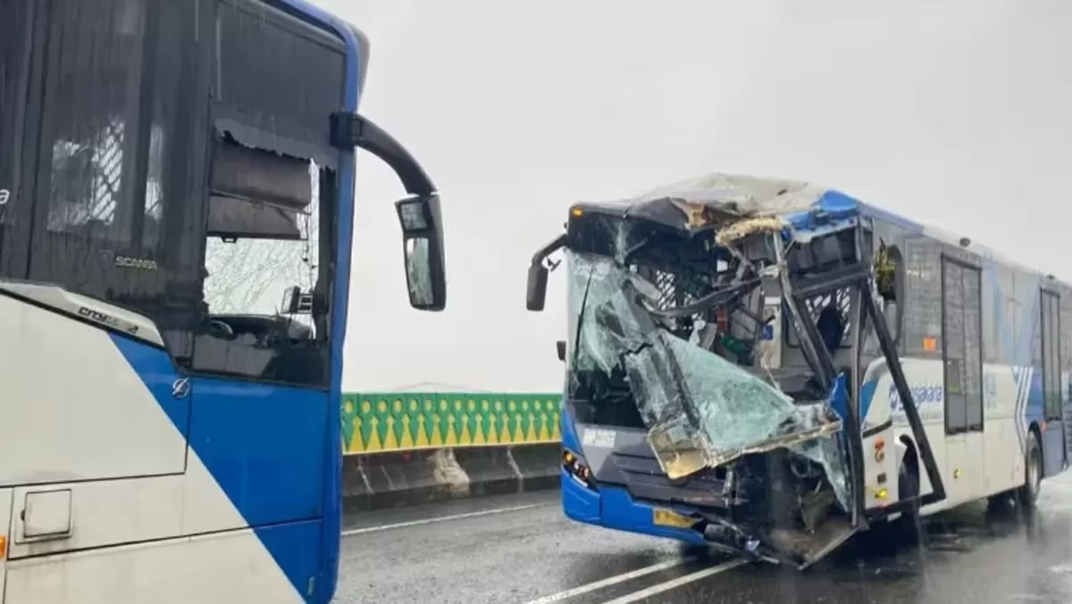 Viral Kecelakaan 2 Bus TransJakarta Adu Banteng di Jaksel, 24 Orang Jadi Korban - WartaPesona.com (CNA.id)