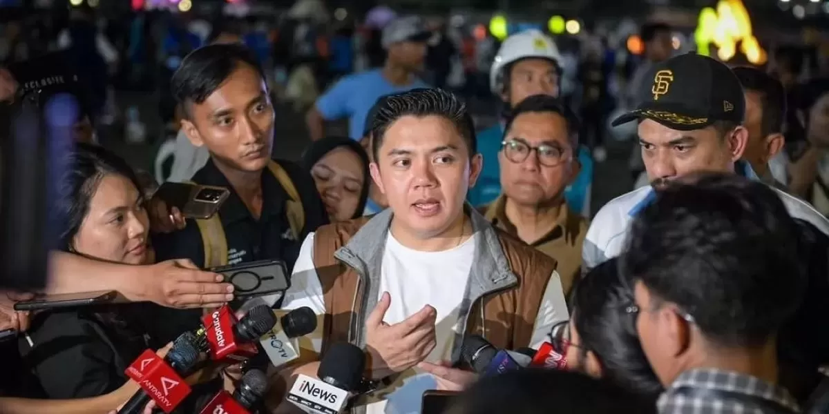 Seskab Teddy Indra Wijaya saat menghadiri bazar rakyat di Monas - WartaPesona.com (Suara Merdeka Jakarta)
