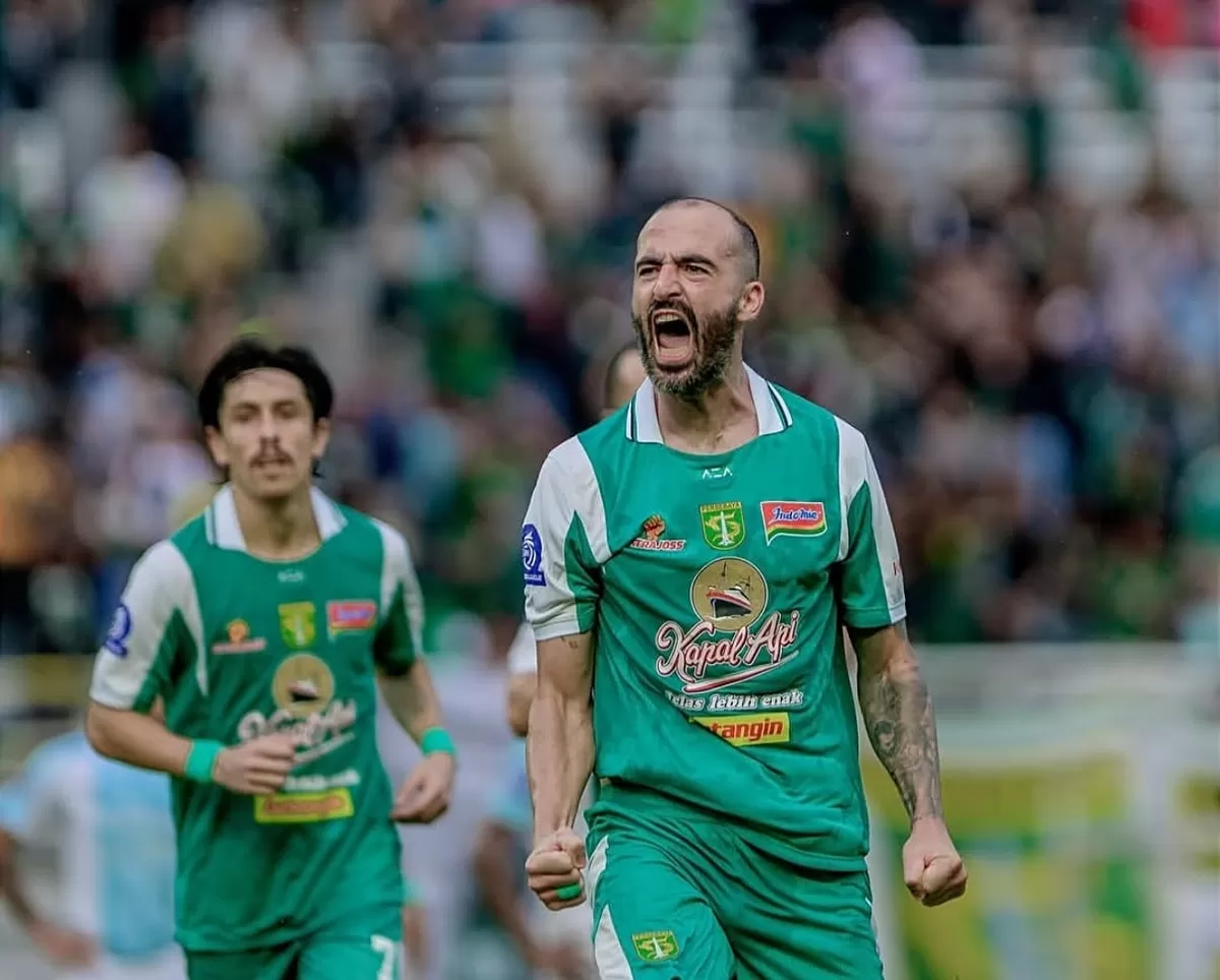Pemain Persebaya Surabaya meluapkan kegembiraan mereka setelah mencetak gol ke gawang PSBS Biak. (Instagram @officialpersebaya)