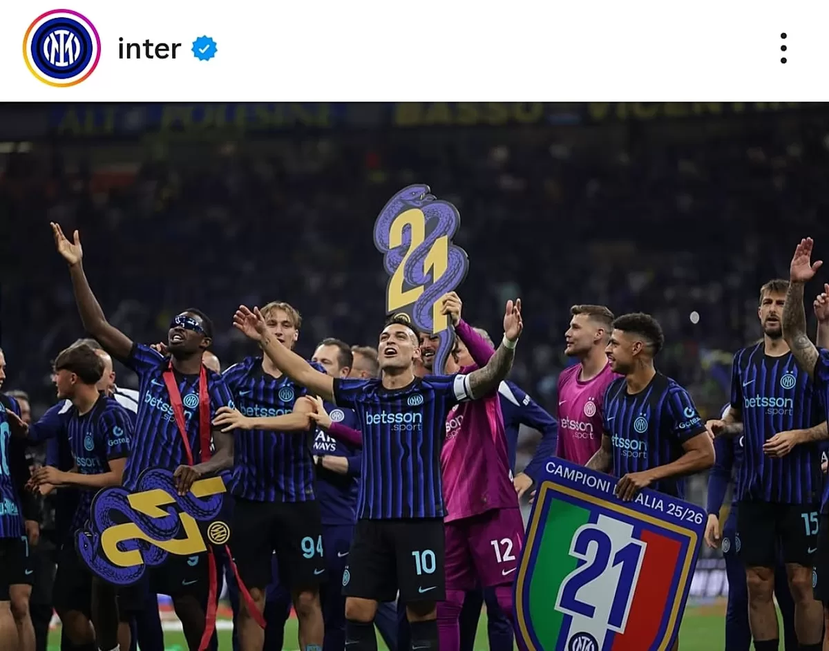 Pemain Inter Milan merayakan gelar juara setelah menang melawan Parma. (Instagram @inter)