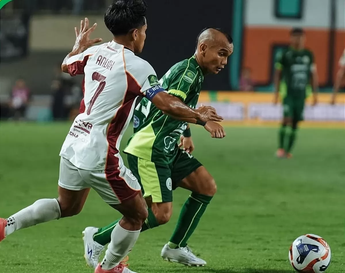 Suasana pertandingan PSS Sleman (hijau) melawan Garudayaksa FC (putih). (Instagram @psssleman)