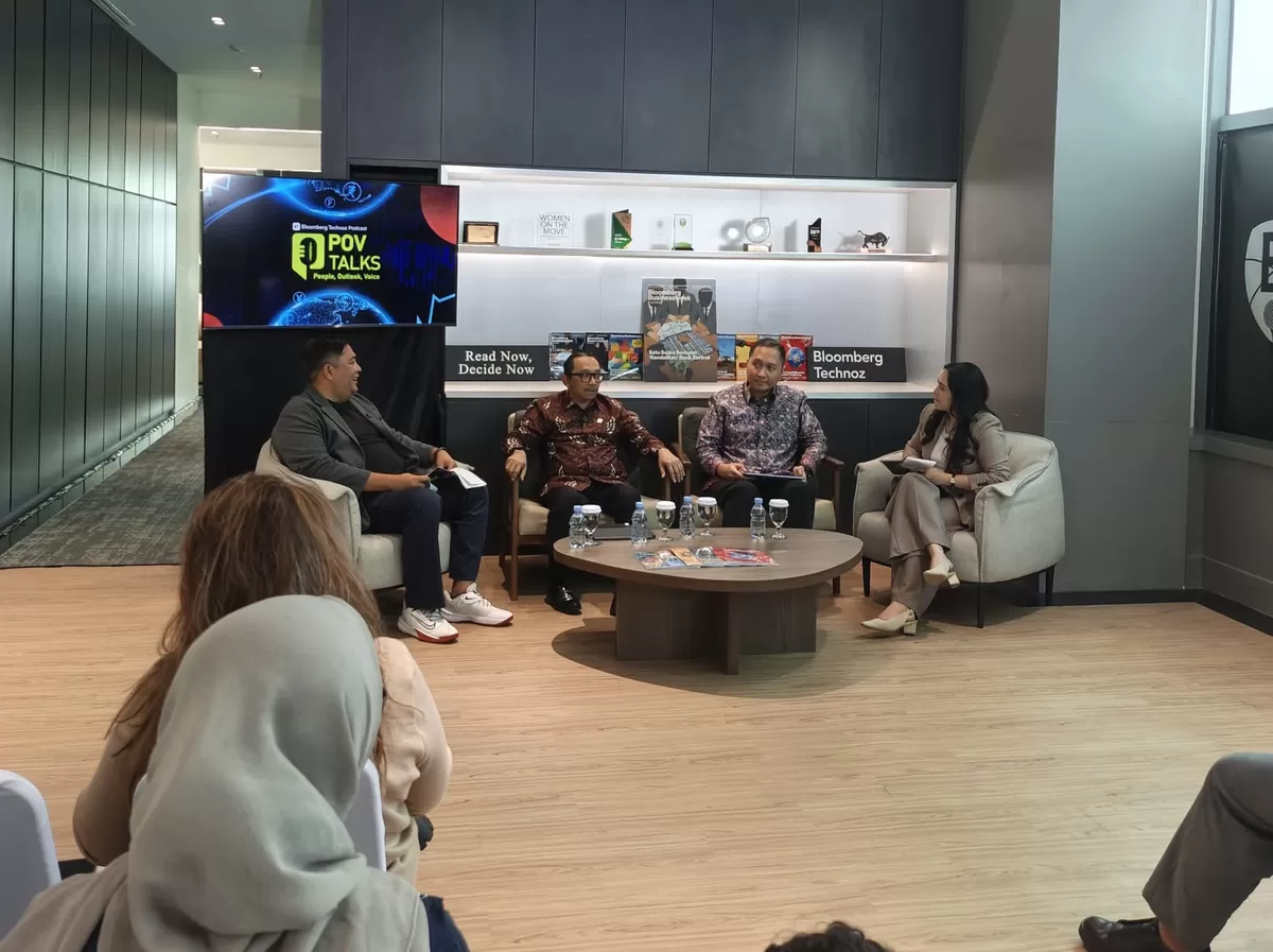 Suasana diskusi dalam POV Talks Bloomberg Technoz dengan narasumber Wakil Menteri Keuangan Juda Agung dan Chief Economist Permata Bank Josua Pardede di Jakarta, Senin 18 Mei 2026. 