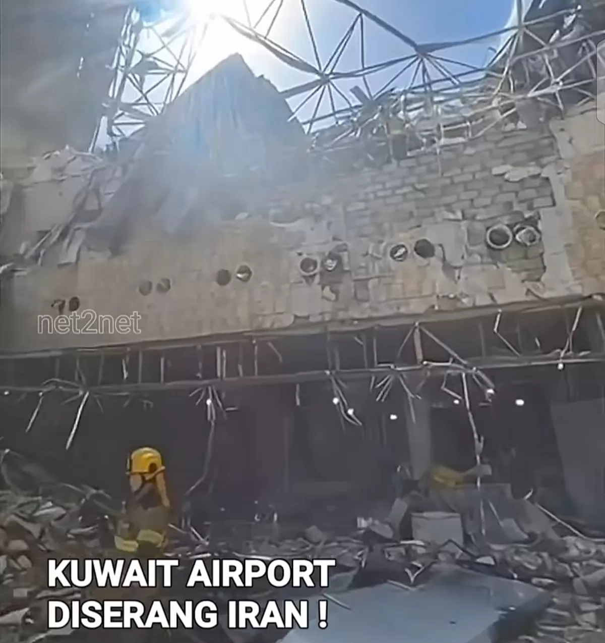Suasana Bandar Udara Internasional Kuwait yang rusak. (Instagram @net2netnews)