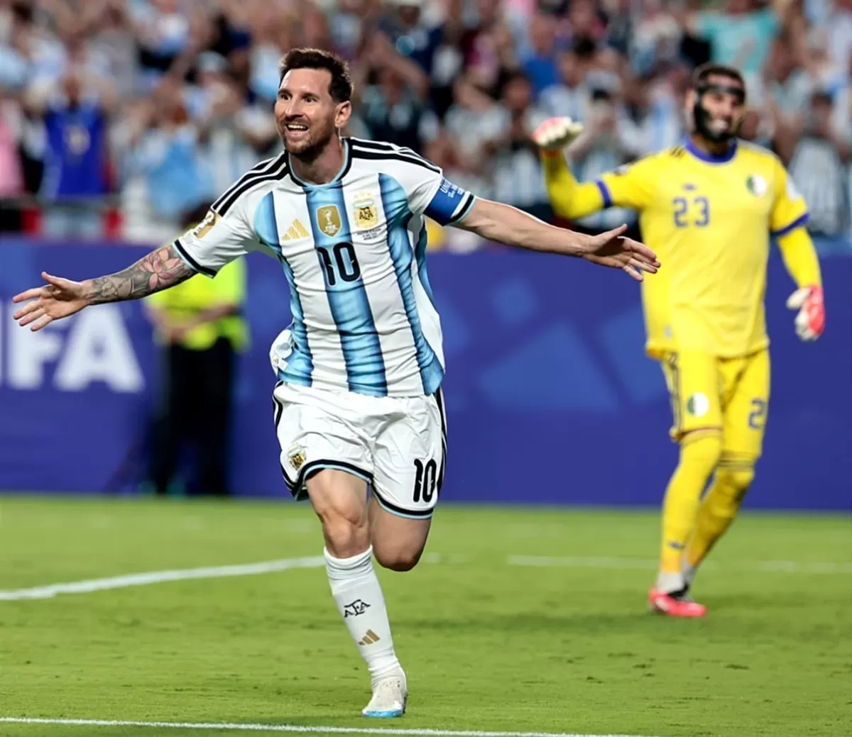 Lionel Messi merayakan golnya ke gawang Aljazair. (Instagram @argentinaseleccion)