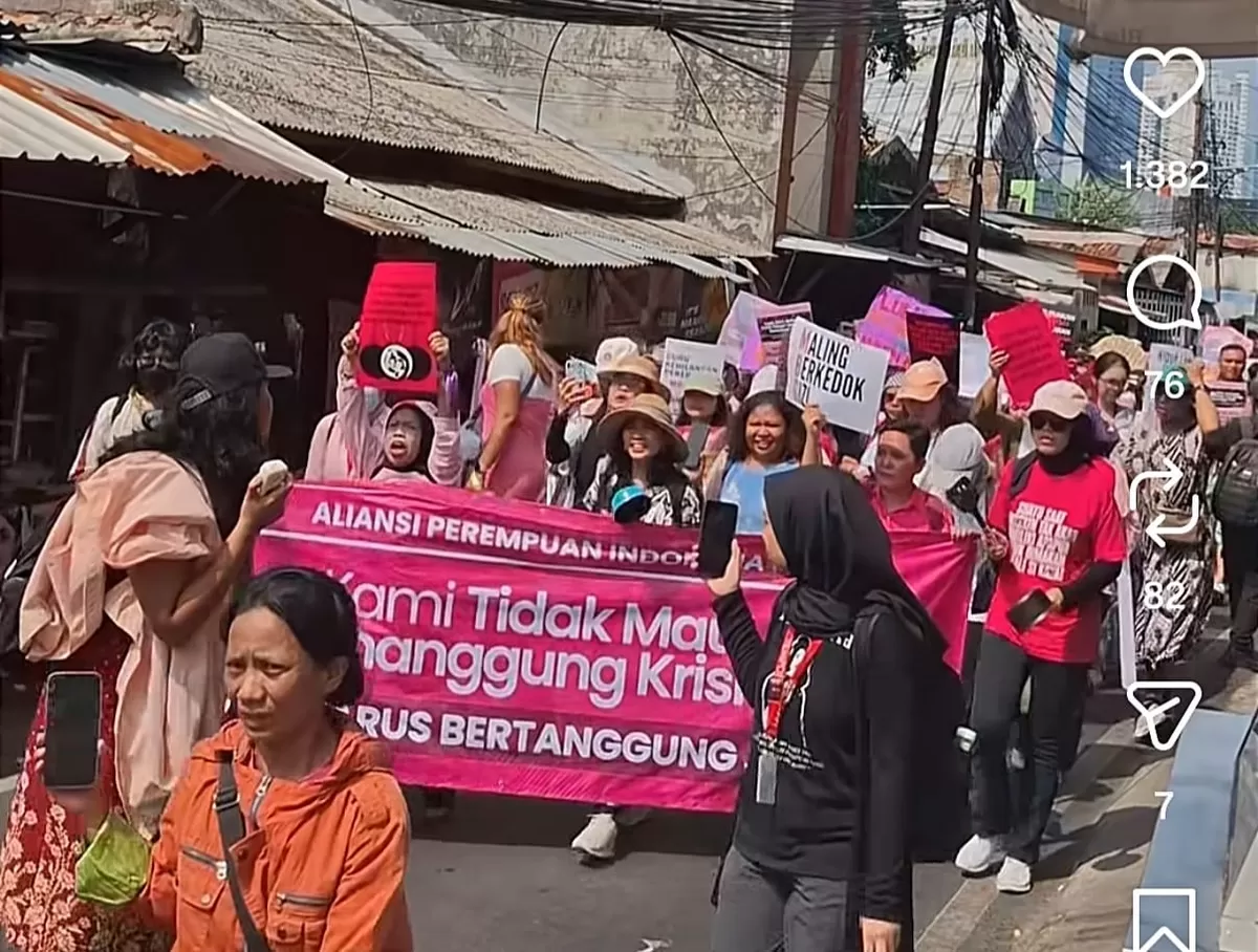 Aliansi Perempuan Indonesia turun ke jalan minta berunjuk rasa.
