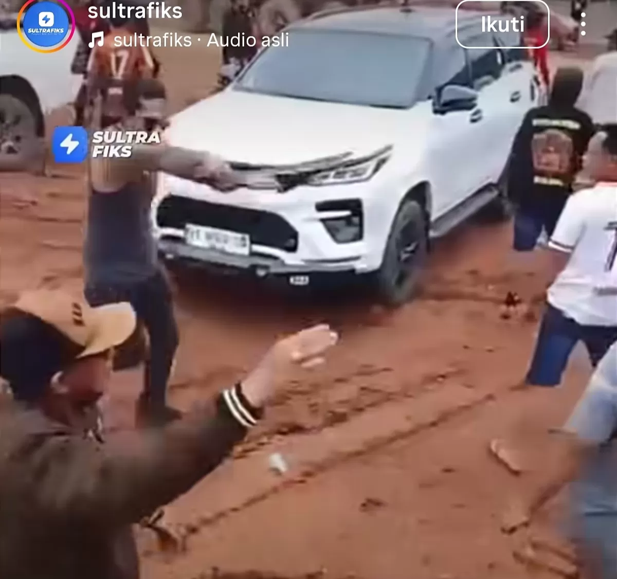 Suasana mencekam di satu lokasi penambangan di Kabupaten Kolaka, Sulawesi Tenggara. (Instagram @sutrafiks)