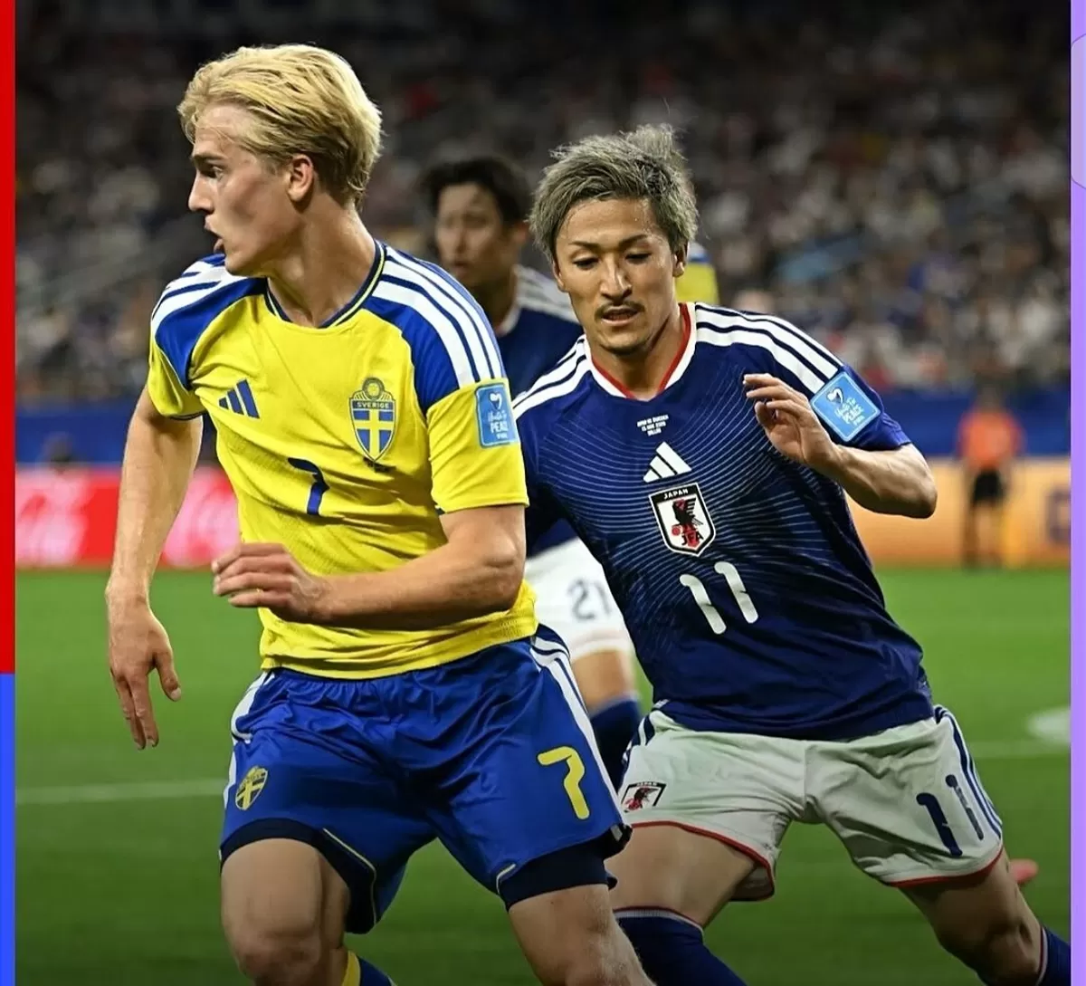 Suasana pertandingan Jepang (biru) melawan Swedia (kuning). (Instagram @fifaworldcup)