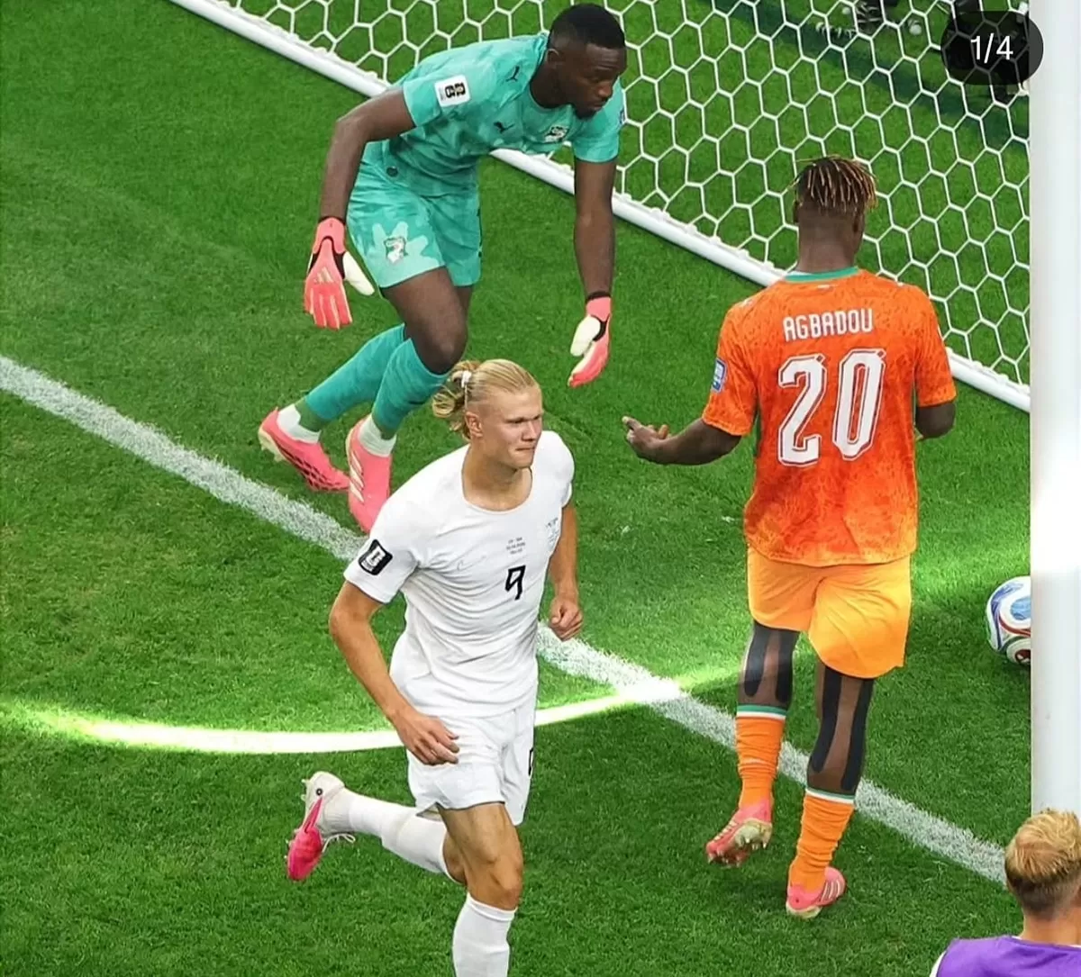 Erling Haaland (putih) setela mencetak gol ke gawang Pantai Gading. (Instagram @fifaworldcup)