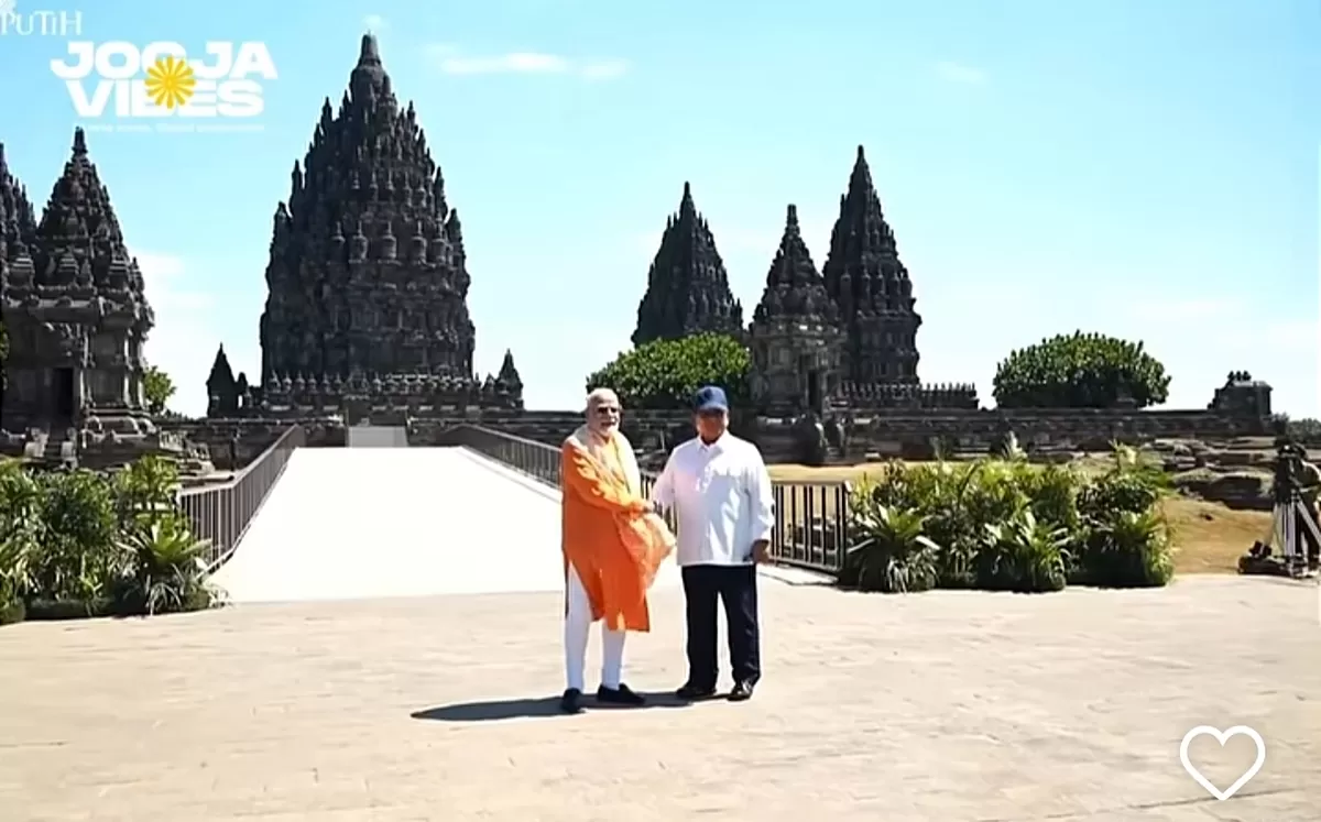 Presiden Prabowo Subianto dan Perdana Menteri Narendra Modi di kompleks Candi Prambanan.