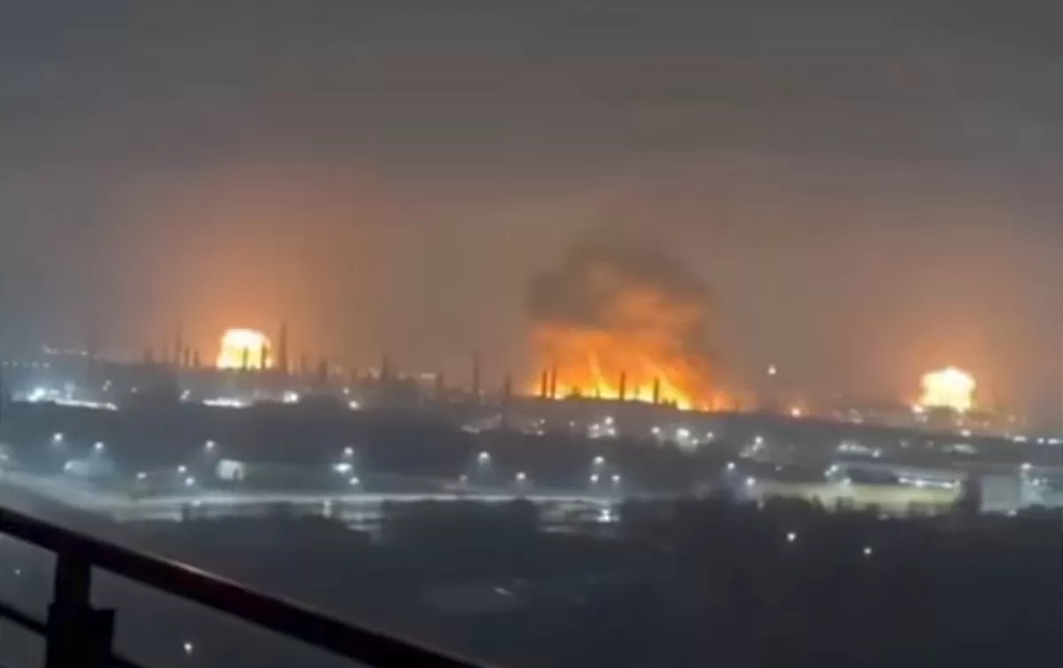 Iran menyerang aset militer Amerika di Bahrain.