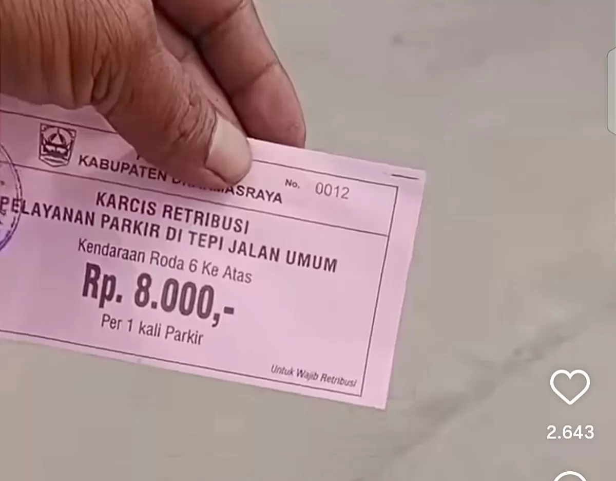 Karcis pungutan parkir truk. (Instagram @versiterkini)