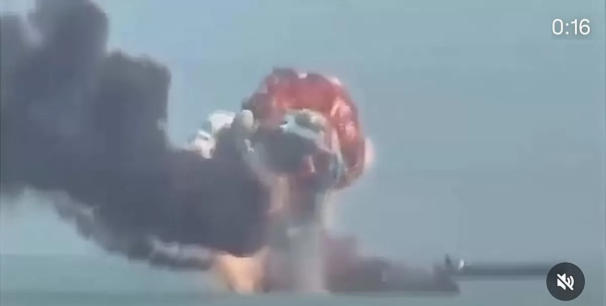 Kapal perang Amerika tenggelam di Selat Hormuz setelah terkena Rudal Iran. (Instagram @jendela_infomasi_dunia2582)