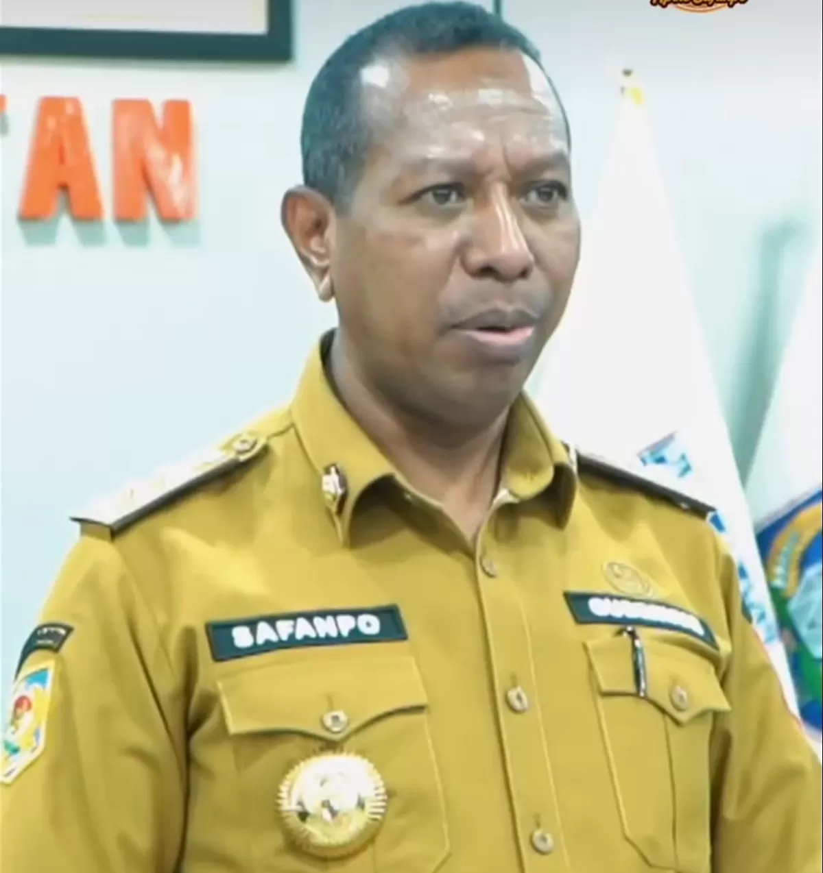Gubernur Papua Selatan Apolo Safanpo. (Instagram @prof.apolo-safanpo)