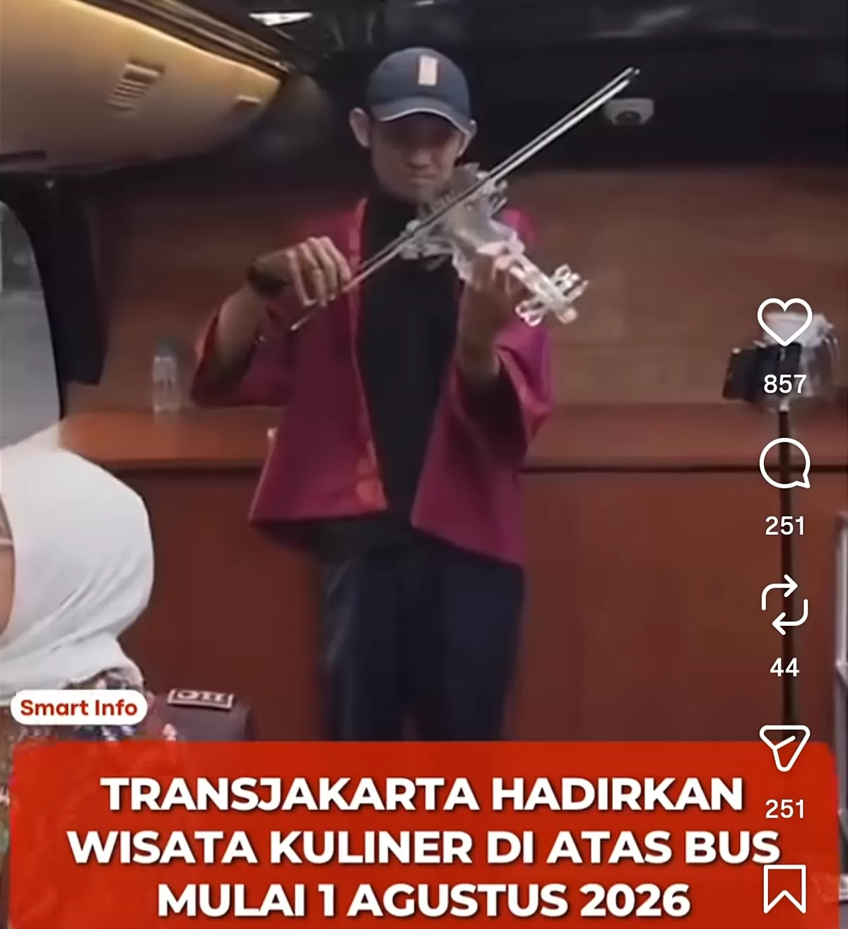 Suasana bus wisata kuliner.