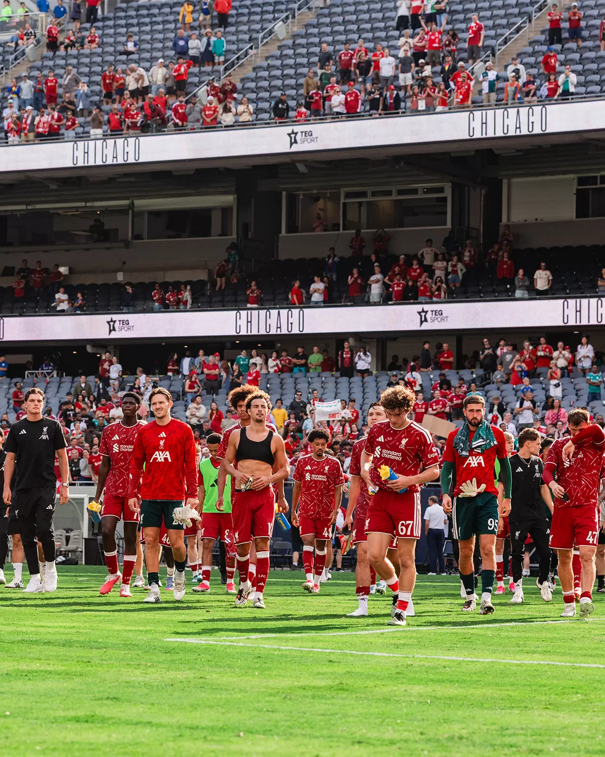 Para pemain saat usai laga Liverpool vs Leeds United dalam laga pramusim di Soldier Field, Chicago.  (X.com @LFC)